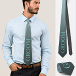 Gravata Casamento sutil e elegante azul<br><div class="desc">Esta bela gravata personalizada apresenta a palavra nobre em azul claro sobre um fundo de gradiente azul de cinza. Maneira engraçada,  mas sutil e na moda para complementar sua roupa de casamento,  ou para adicionar uma reviravolta engraçada para fotos de casamento.</div>