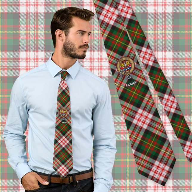 Gravata Clan Carnegie Crest sobre o Vestido Tartan (Criador carregado)