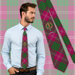 Gravata Clan Crawford Crest sobre Tartan<br><div class="desc">Crachá da crista Clan Crawford rodeado por uma correia e fivela sobre fundo tartano. Texto personalizado.</div>