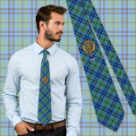 Gravata Clan Keith Crest sobre Tartan<br><div class="desc">Crachá da crista Clan Keith cercado por uma correia e fivela sobre fundo tartano. Texto personalizado.</div>
