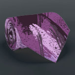 Gravata Coluna de Camoufline de Lavanda Roxa Preta<br><div class="desc">A gravata masculina apresenta um padrão moderno de camuflagem em preto, roxo, ameixa e lavanda. Mais designs no armazém. Legal para o escritório, uma noite na cidade, um casamento, para o noivo ou padrinhos de casamento ou dar como presente para seu marido, pai, irmão ou melhor amigo. Faça uma declaração!...</div>