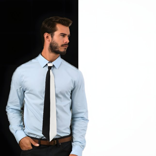 Gravata Coluna de duas cores preta e branca (Man wears a Black and White Two Color Tie that is split down the center, white one side black other.)