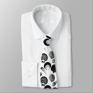 Gravata Conchas - preto e branco sobre fundo branco