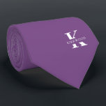 Gravata Cor de Malva | Monograma Elegante Nome | Dois lado<br><div class="desc">Uma gravata elegante, de dois lados, que apresenta um monograma branco em negrito sobre um fundo púrpura Mauve. Por cima deste monograma, está o seu primeiro sobrenome, soletrado em todas as capitais. Se você preferir um nome mais ousado procure o dentro de nome pessoal da letra grande, você pode fazer...</div>