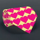 Gravata Corações cor-de-rosa num fundo amarelo.<br><div class="desc">Padrão cardíaco cor-de-rosa ativado num fundo amarelo.</div>