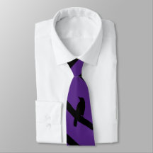 Corvo empoleirado, roxo
