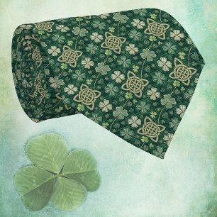 Gravata Cruz Celta e Trevo Irlandês Verde com Visual Vinta
