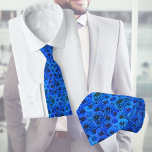 Gravata Dahlias em azul real - design floral,<br><div class="desc">Esta gravata no pescoço apresenta um padrão opulente de dálias magníficas em azul real. Belo acessório de terno para cada homem!</div>