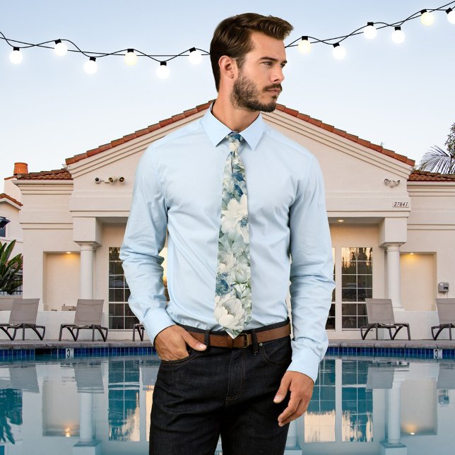 Gravata de casamento com flores de aquarela azul e (Tie with an artistic watercolor floral design in white and dusty blue. Beautiful for a wedding)