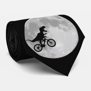 Gravata Dinossauro em bicicleta no céu com lua