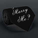 Gravata Dourado, Você Me Casado O Script De Proposta Elega<br><div class="desc">Linda e elegante gravata do pescoço "Você me Casado?". Jogue uma proposta! Que divertido seria isso? Vista esta gravata e veja quanto tempo leva até que ela perceba qual é a mensagem. Que memória excelente para fazer. Isso fará da sua proposta um dia verdadeiramente memorável e especial. Ela ou ele...</div>