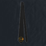 Gravata Eclipse solar 2 de julho de 2019 total Ámérica do<br><div class="desc">Obtenha pronto para o grande sul - eclipse solar total americano que ocorre o 2 de julho de 2019. Esta gravata legal pode ser personalizada com uma cidade, o país ou seu próprio texto feito sob encomenda. Mude facilmente o texto da parte superior e da parte inferior demasiado. As características...</div>