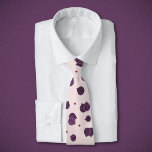 Gravata Fig Pattern<br><div class="desc">A gravata de um homem com um padrão de figo e bolinhas em um fundo de rosa claro. Um presente adorável para um amante de frutas,  um vegano,  etc.</div>