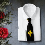 Gravata Fleur de Lis Black Neck Tie<br><div class="desc">Um Fleur de Lis amarelo sobre fundo negro: uma boa ideia de presente para um homem elegante e real!</div>