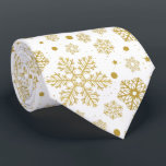 Gravata Flocos de neve ouro<br><div class="desc">Design de Natal com flocos de neve ouros e estrelas sobre fundo branco</div>