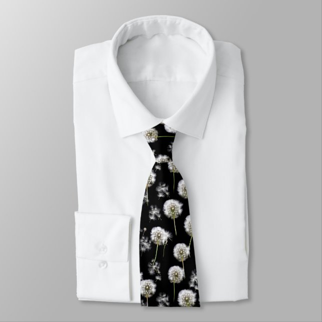 Gravata Fluxo De Leão Branco Em Preto (Amarrado)