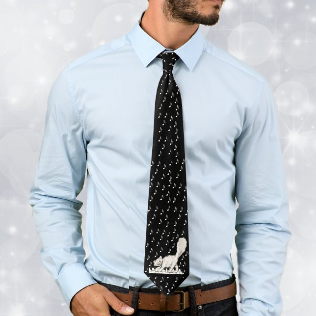 Gravata Gato Branco em Chaves Piano (Winking white cat walking on piano keys music notes on black and white neck tie.)