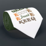 Gravata Geek não Amarra<br><div class="desc">Este Geek não é Gratuito pode ser personalizado para ter qualquer fundo colorido. Escolha personalizar este produto e divirta-se a escolher a partir de uma variedade de cores do nosso palete de espectro.</div>