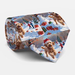 Gravata Goldendoodle Correndo na Neve com Chapéu de Natal