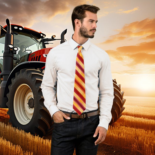 Gravata Gravação de Feriados Dourados e Banidos (A chic tie with a modern striped design in gold and burgundy red. Thanksgiving or Christmas)