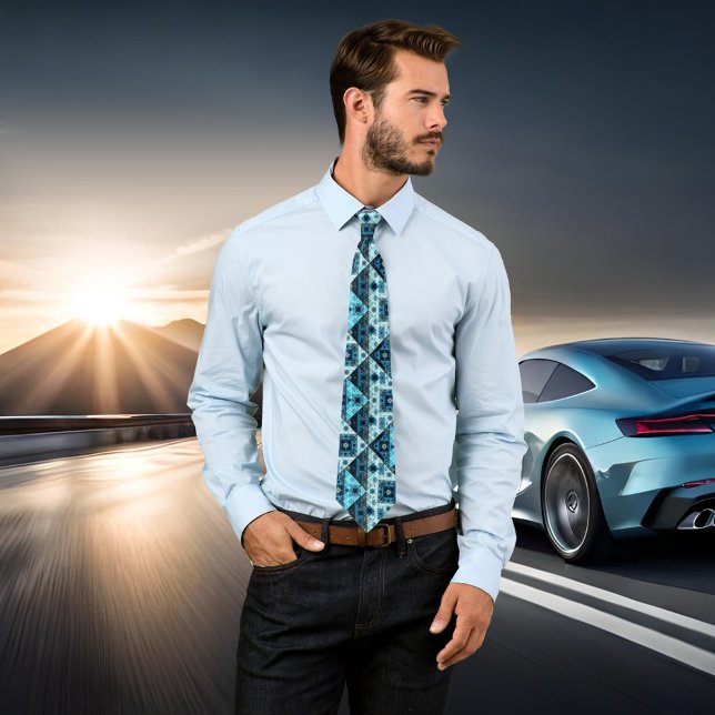 Gravata Gravação de Padrão Geométrico com Abstrato Azul (Modern tie with an abstract geometrical pattern in cool blue with turquoise and black.)