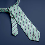 Gravata Grelhas de Mint Clássicas Monogramadas Verdes e Ma<br><div class="desc">Design de listras clássicas que pode ser facilmente personalizado para um presente de dia de os pais,  presentes de festa de casamento para seus padrinhos de casamento,  eventos corporativos etc</div>