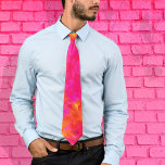 Gravata Iniciais de Monograma Cor de Laranja Cor de Água R<br><div class="desc">Este desenho abstrato colorido foi criado usando minha arte original pintada de aquarela em tons vibrantes de néon rosa e laranja e inclui iniciais personalizáveis de monograma.</div>