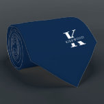 Gravata Ivy League Blue | Monograma Elegante Nome |De um l<br><div class="desc">Um colar elegante, de um lado, com um monograma branco ousado, em um fundo azul da Ivy League. Por cima deste monograma, está o seu primeiro sobrenome, soletrado em todas as capitais. Se você preferir um nome mais ousado procure o dentro de nome pessoal da letra grande, você pode fazer...</div>