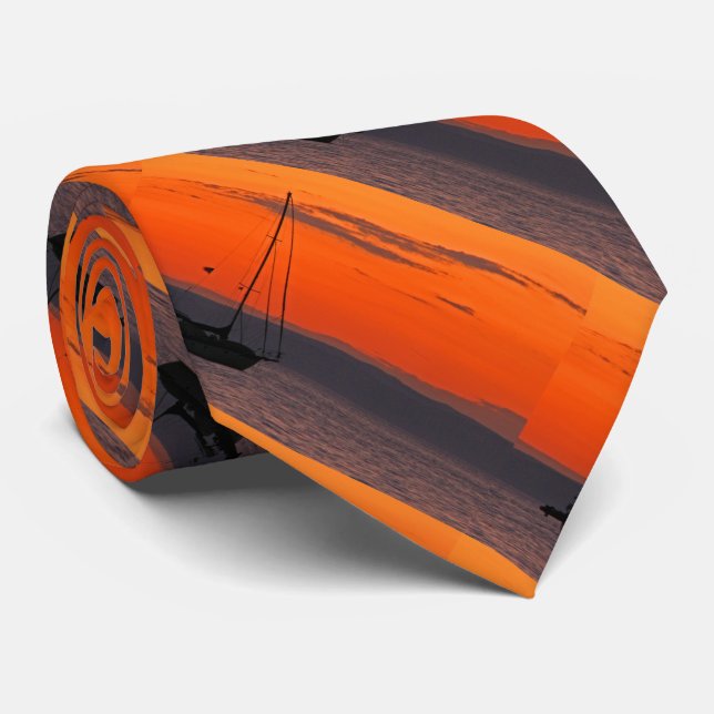 Gravata Laço, veleiro no por do sol, céu alaranjado (Rolled)