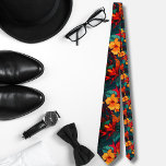 Gravata Laranja-aquarela Monstera do padrão havaiano<br><div class="desc">A gravata impressão havaiana apresenta um conjunto cativante de folhas tropicais coloridas e hibisco laranja na sua design. A ilustração vibrante da gravata captura a exótica e exótica beleza das ilhas havaianas, trazendo uma explosão de talento tropical a qualquer roupa. As folhas reproduzidas na gravata apresentam uma variedade de cores...</div>