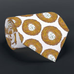 Gravata Latkes Potato Pancake Hanukkah Comida de Feriado J<br><div class="desc">Design apresenta um marcador original ilustrativo de uma deliciosa panqueca de batata latke revestida com creme azedo, um grampeador na cozinha de férias judaica. Ideal para comemorações de Hanukkah! Este design de latas de Chanukah também está disponível em outros produtos. Muitos designs adicionais estão também disponíveis neste compro! Não vê...</div>