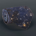 Gravata LH 95 Estrela formando a foto do espaço do Hubble<br><div class="desc">LH 95 Região formadora de estrelas O espaço da NASA Os turnos de gás e poeira residem nesta região de formação de estrelas com aspecto etéreo, imagem pelo telescópio espacial Hubble da NASA. Essa visão majestosa, localizada na Grande Nuvem Magalhônica (LMC), revela uma região onde residem estrelas de baixa massa,...</div>