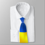 Gravata Liberdade na Ucrânia - Bandeira Ucraniana - Gravat<br><div class="desc">Ucrânia - Apoio - Paz da Liberdade - Bandeira Ucraniana - Coração Azul Amarelo - Juntos Vitória da Liberdade! Você também pode transferir para mais de 1000 produtos Zazzle! Redimensionar e mover ou remover e adicionar elementos/texto com a ferramenta de personalização! 
Eu Fico Com A Ucrânia!</div>