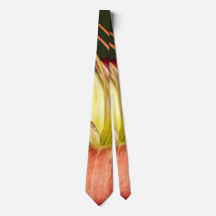 Gravata Lilases Rosa Escuro Com Centros Amarelos