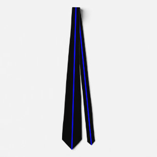 Gravata Linha vertical fina centrada azul no preto