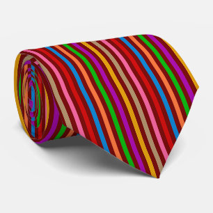 Gravata Listras Coloridas Sobre Desenho de Padrão Vermelho