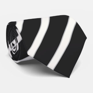 Gravata Listras diagonais branco no clássico preto