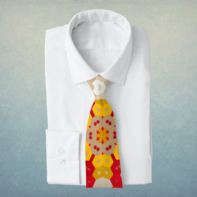 Gravata Mandala Hexagonal Vermelho e Amarelo (Red and Yellow Hexagon Mandala Neck Tie by Wormhole Orbital)