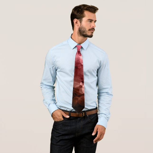 Gravata masculina com padrão abstrato vermelho e m (In Situ)