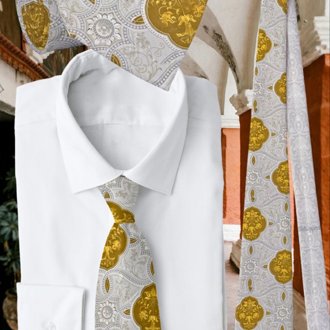 Gravata Medalhão Dourado Elegante de Prata (Criador carregado)