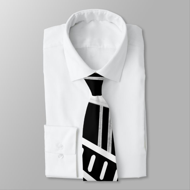 Gravata Moda de Pista Preta e Branca Inspirada (Amarrado)