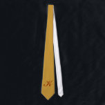 Gravata Monograma Dourado Tie<br><div class="desc">Ninguém ficará melhor do que você quando vestir esta gravata com a sua inicial. Adicione a inicial que você deseja no campo fornecido. Você pode adicionar uma ou mais iniciais ou um nome,  a escolha é sua. O estilo,  o tamanho e a cor do tipo também podem ser alterados.</div>