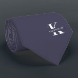 Gravata Monograma Elegante de Cinzas de ardósia   Nome | D<br><div class="desc">Um colar elegante, de dois lados, com um monograma branco e arrojado sobre uma Cinza lisa. Por cima deste monograma, está o seu primeiro sobrenome, soletrado em todas as capitais. Mais de 40 cores exclusivas estão disponíveis em versões de um lado e de dois lados. Você pode navegá-los clicando no...</div>