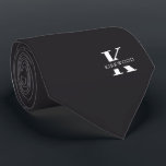 Gravata Monograma elegante de Cinzas de carvão   nome | Do<br><div class="desc">Uma gravata elegante com um monograma branco arrojado sobre uma Cinza de carvão. Por cima deste monograma, está o seu primeiro sobrenome, soletrado em todas as capitais. Mais de 40 cores exclusivas estão disponíveis em versões de um lado e de dois lados. Você pode navegá-los clicando no link da coleção....</div>