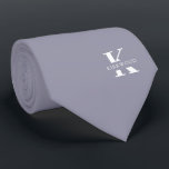 Gravata Monograma Elegante de Cinzas de Moedas   Nome | Do<br><div class="desc">Um colar elegante, de dois lados, com um monograma branco arrojado sobre um fundo profundo de Cinza de Moedas. Por cima deste monograma, está o seu primeiro sobrenome, soletrado em todas as capitais. Se você preferir um nome mais ousado procure o dentro de nome pessoal da letra grande, você pode...</div>