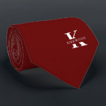 Gravata Monograma Elegante   Nome | Vermelho Profundo | De<br><div class="desc">Uma gravata elegante com um monograma branco em negrito sobre um fundo vermelho de marrom profundo. Por cima,  este monograma é seu primeiro ou sobrenome soletrado em todas as capitais.</div>