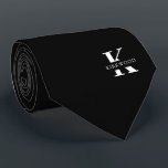 Gravata Monograma Elegante | Preto | Face Única<br><div class="desc">Uma gravata elegante com um monograma branco ousado sobre um fundo preto. Sobre esse monograma está o seu primeiro ou último nome escrito em letras maiúsculas.</div>