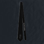 Gravata Monograma Gótico Preto Elegante Nome Typo Medieval<br><div class="desc">Black Elegant Gótico Monograma Name Medieval Typo tie tie com suas iniciais personalizadas em um antigo roteiro de caligrafia gótico e nome personalizado, celebração, nomes de casais de casamento ou qualquer texto personalizado em fontes sofisticadas sans serif. Na moda preto e branco totalmente personalizável em qualquer cor. Muito elegante e...</div>