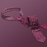 Gravata Monograma Personalizado Nome Burgundy Golf Ball<br><div class="desc">Adicione um toque de sofisticação esportiva com esta gravata de golfe personalizada com um fundo de na moda Burgundy e um padrão repetido de bola de golfe de monograma. Perfeito para amantes de golfe, pais, padrinhos de casamento ou qualquer um que goste do jogo, esta gravata personalizada pode ser personalizada...</div>