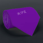 Gravata Monograma personalizável de alimentação roxa<br><div class="desc">Altere as iniciais nesta gravata brilhante de pescoço de Monograma Personalizável de Energia Púrpura. Há gravatas em muitas cores em nosso compro Zazzle.com/youbeaut.</div>